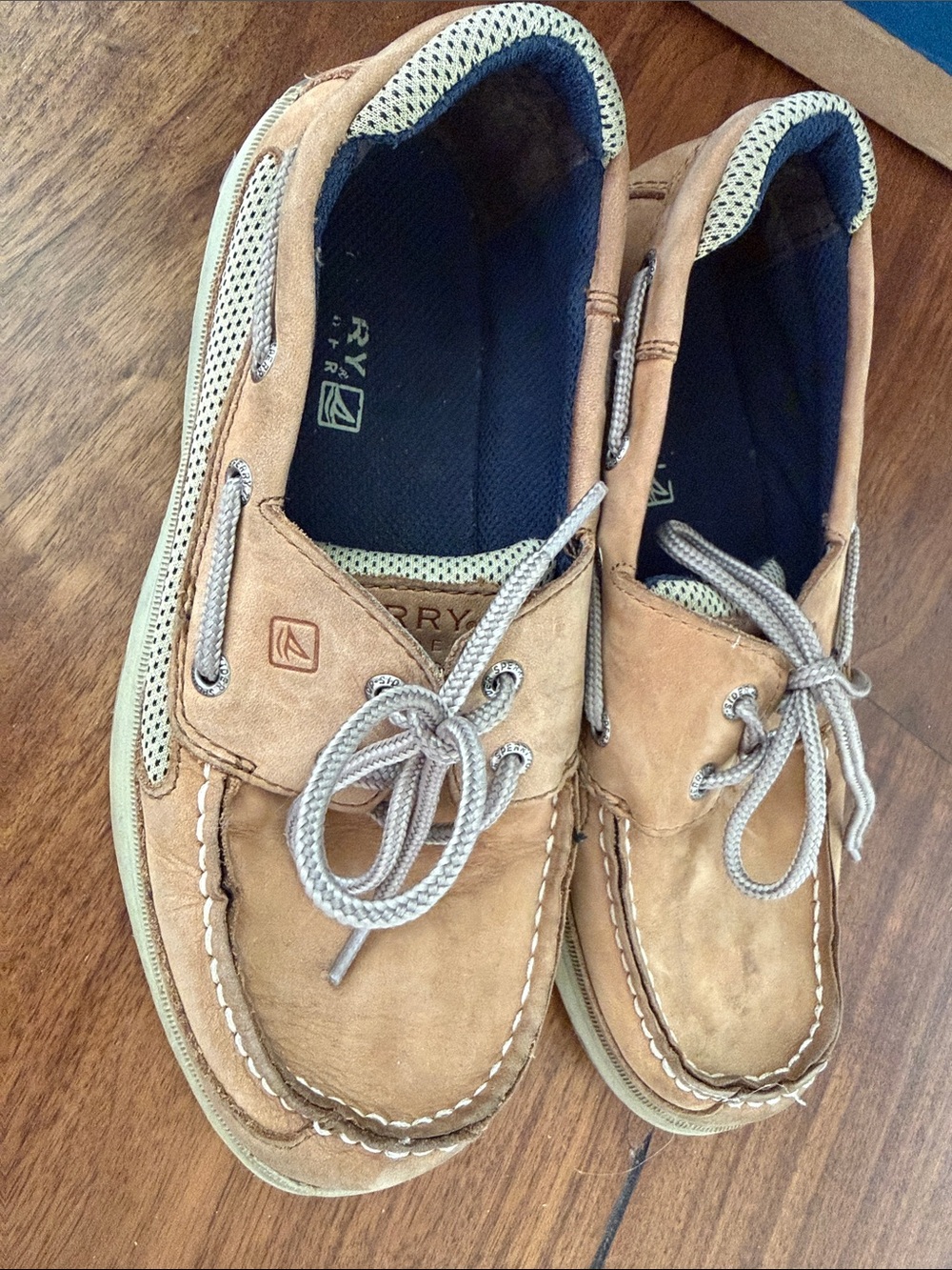 Sperry lanyard boys size 4.5M